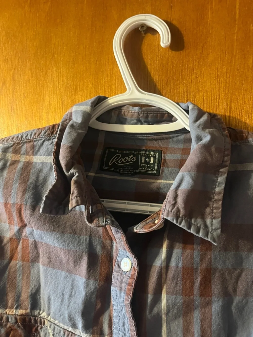 Men’s Roots Plaid Button-Down Shirt in Blue and Brown Small - Picture 7 of 10
